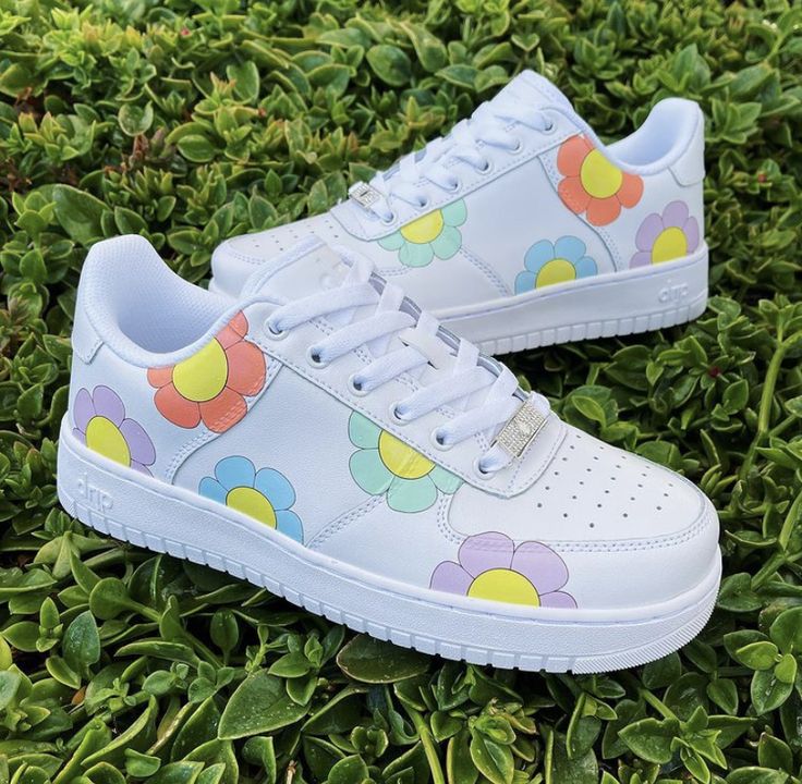 Dreamy Daisies - Handpainted Sneakers